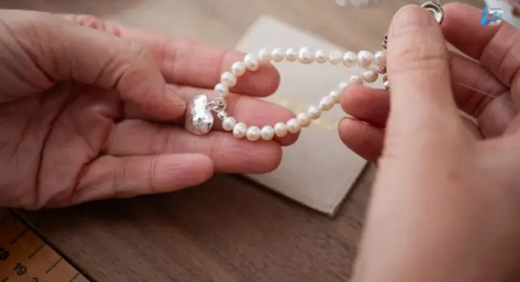 Choosing the Right Glue for Pearls
