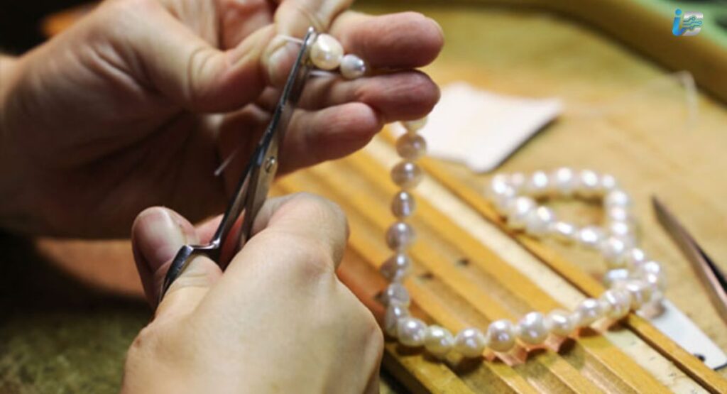 Repairing a Pearl on a Necklace or Bracelet Strand